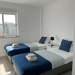 Quarto em Acomodações Particulares Near The Airport, Lisboa